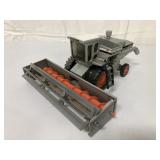 1/32 Ertl Allis-Chalmers Gleaner L2 Combine