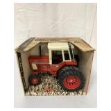 1/16 International 1586 Tractor w/ Cab