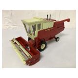 1/24 International Hydrostatic Combine