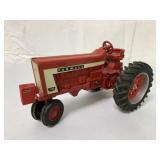 1/16 Farmall 706 Tractor