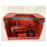 1/16 Ertl McCormick Farmall 140 Tractor