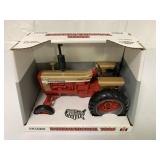 1/16 Ertl International 1026 Tractor