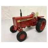 1/16 Ertl International Farmall 856 Tractor