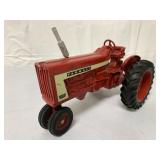1/16 Ertl McCormick Farmall 806 Tractor