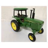 1/16 Ertl John Deere 4450 Tractor