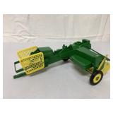 1/16 Ertl John Deere Square Baler