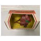 1/32 Ertl International Round Baler in box