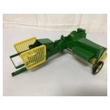 1/16 Ertl John Deere Square Hay Baler