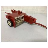 1/16 Ertl International Square Hay Baler