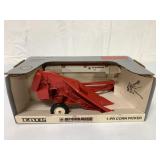 1/16 Ertl IH McCormick 1-PR Corn Picker