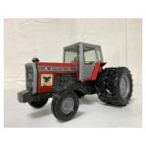 1/16 Ertl Massey Ferguson 690 Tractor