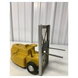 Scientific Toys Little Giant Lift Truck