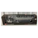 1/64 DCP Kenworth T800 Tractor w/ Grain Trailer