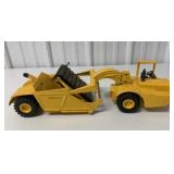 1/16 Ertl John Deere Pan Scraper w/Cab