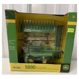 1/64 Ertl JD 5690 Tracked Combine