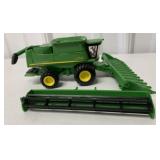 1/64 Ertl JD 9870 Combine w/Grain Head