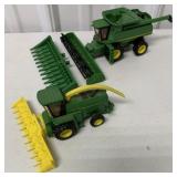1/64 Ertl JD 9860 Combine w/Corn Head & JD 7500