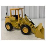 1/16 Ertl John Deere Front End Loader