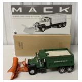 1/34 First Gear Mack R Dump Truck w/Plow
