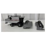 1/64 Ertl Gleaner C62 Combine w/Grain Head