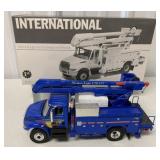 1/34 First Gear International Utility Bucket