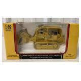 1/50 First Gear IH 175 Crawler w/Demo Bucket
