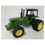 1/16 Ertl John Deere Tractor