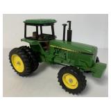 1/16 Ertl John Deere Tractor