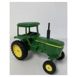 1/16 Ertl John Deere Tractor
