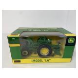 1/16 SpecCast 1942 John Deere "LA" Tractor
