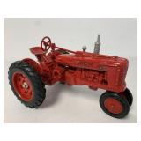 1/16 Ertl IH McCormick Farmall H Tractor