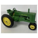1/16 John Deere Tractor
