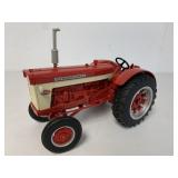 1/16 Ertl International 560 Tractor