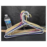 15 Hangers Colors Vary