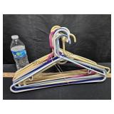 15 Hangers Colors Vary