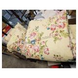Full/Queen Comforter & Pillows Decent Cond