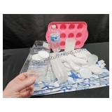 6 Placemats & Plastic Storage & Trays