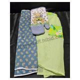 Vintage Aprons & Modern Oven Mit