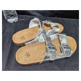 Womans Sandles 7/8