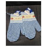 2 Oven Mits Cherry