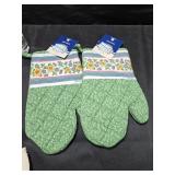 2 Oven Mits Flowers