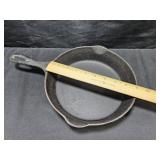 Griswold 9 IN Cast Iron Skillet