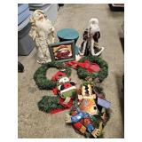 Christmas Wreaths , Santas & Decor