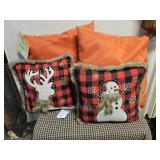 4 Throw Pillows