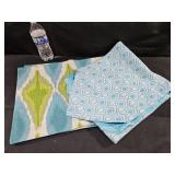 4 Placemats & A Runner