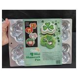 Wilton Mini Shamrock Pan