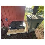 Wood Stand/Pallets/Trash Can