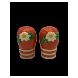 MC daisey pottery S&P set