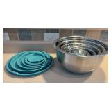 7 stainless mixing bowls with lids