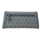 Dooney and Bourke ladies clutch wallet